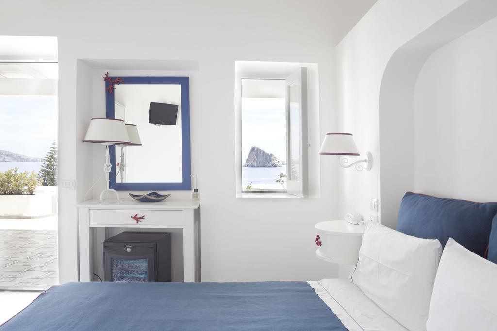 Hotel La Terrazza Panarea Buitenkant foto